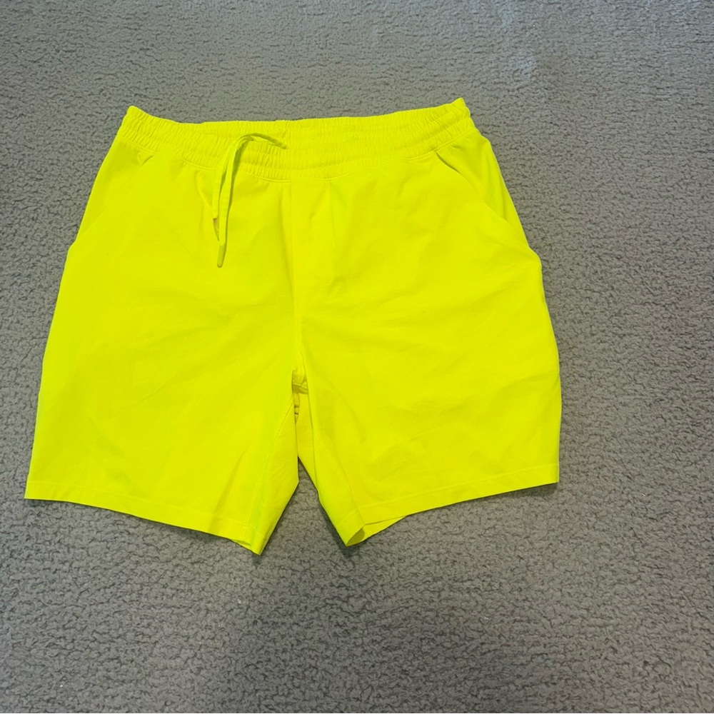 Lululemon Pace Breaker Linerless Short 7" in Highligher Yellow XL